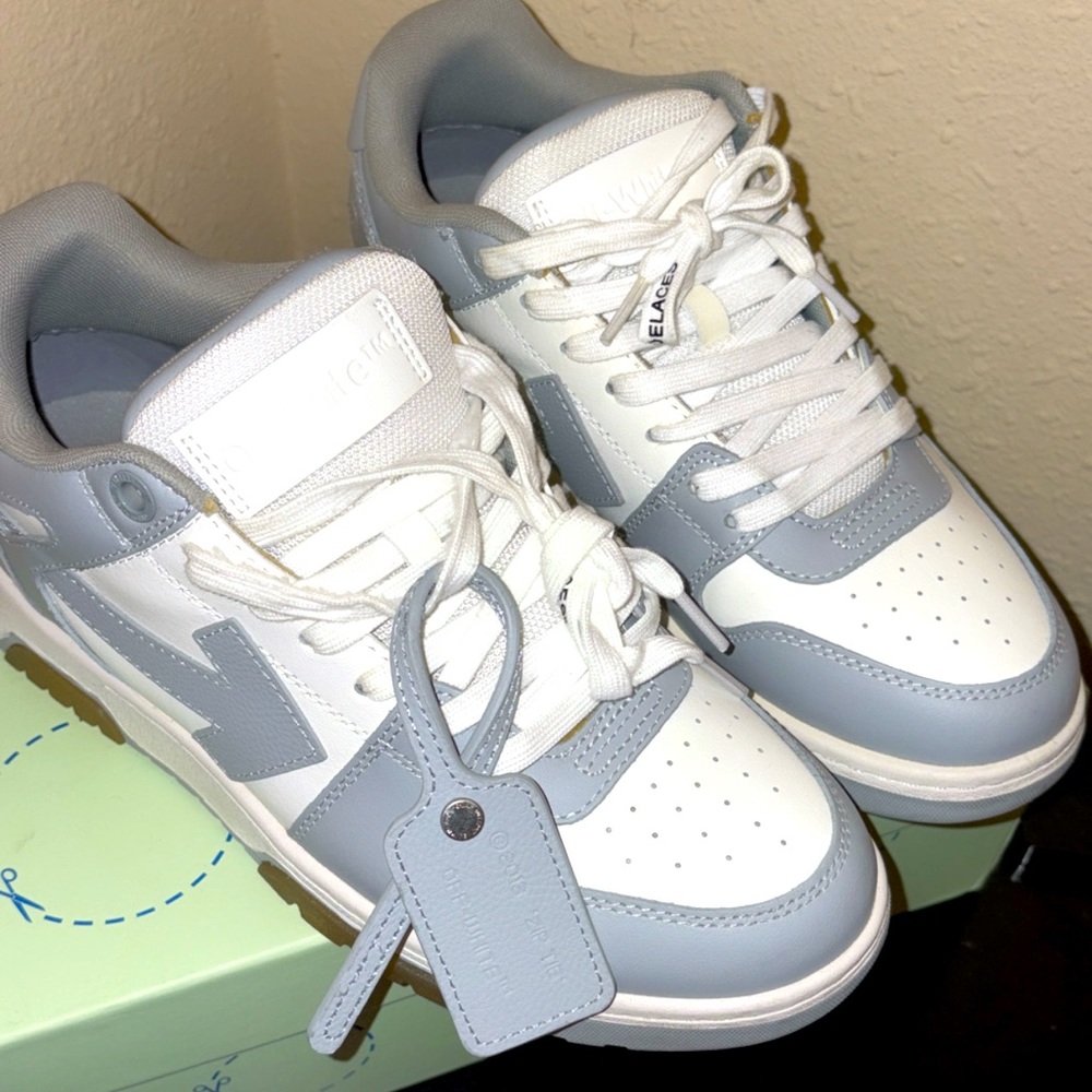 The shoe is in good condition, has been worn once, is a size 9.5 comes with box